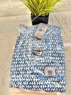 Nike Light Blue, Black, & White Pattern Hoodie/Sweatshirt Women’s Crew